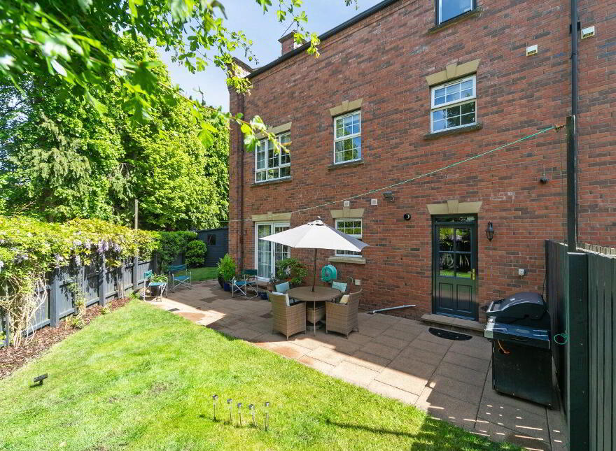 16 Mornington Place, Belfast, BT7 3LD