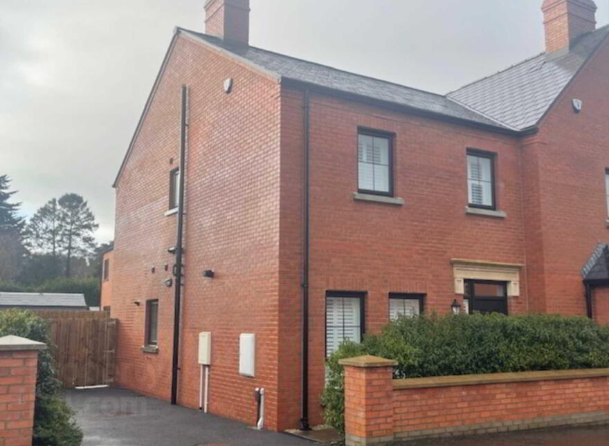 14 Finaghy Park Gardens, Finaghy, Belfast, BT10 0FU photo