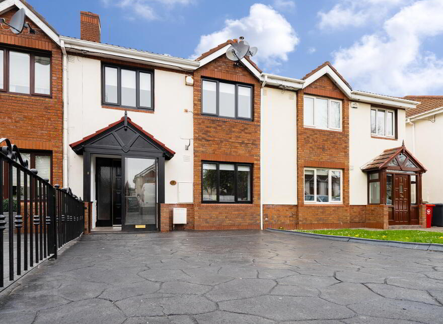 8 Hermitage Place, Lucan, K78T258