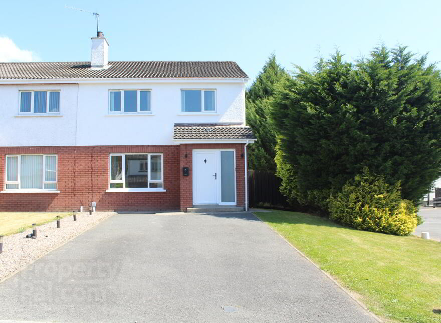 34 Fairview, Warrenpoint, Newry, BT34 3GD photo