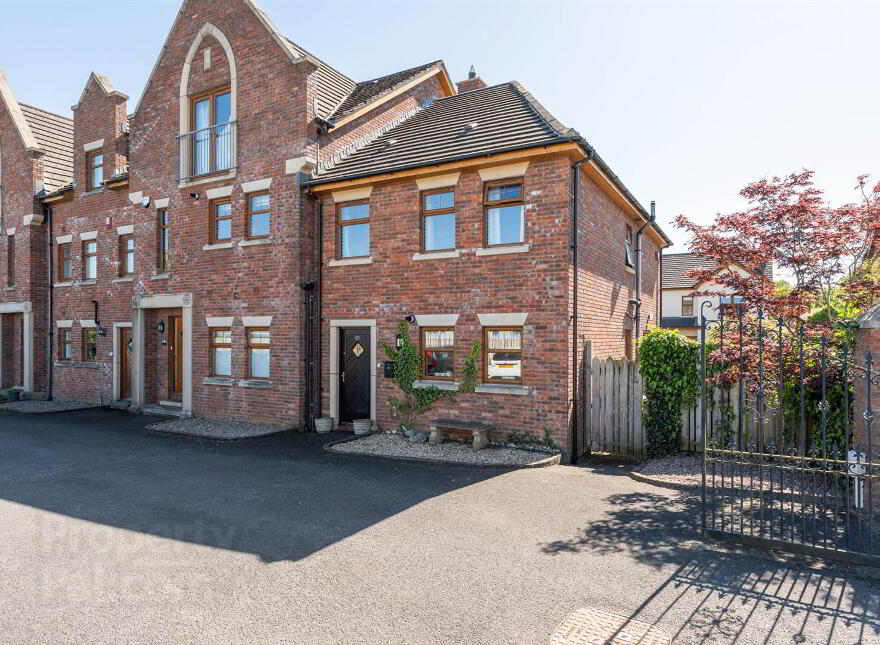 1 Golf Grove, Helens Bay, BT19 1GY photo