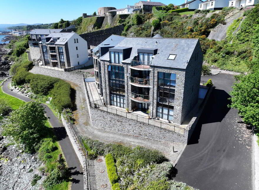 43 The Fort, Greencastle, F93VR92 photo
