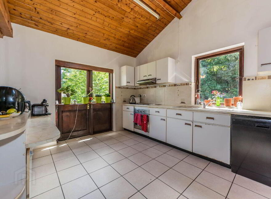 Summerfield, Colla Road, Schull, P81D402