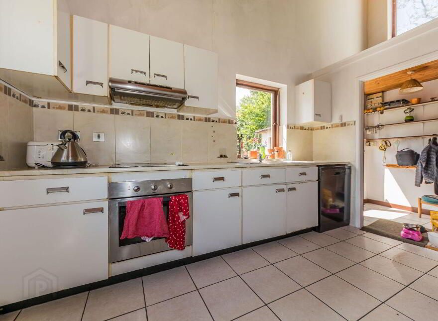 Summerfield, Colla Road, Schull, P81D402