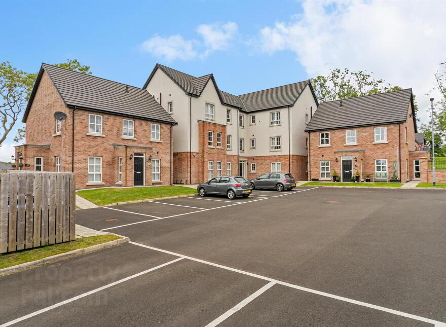 31 Ballyveigh Gardens, Antrim, BT41 2FH photo