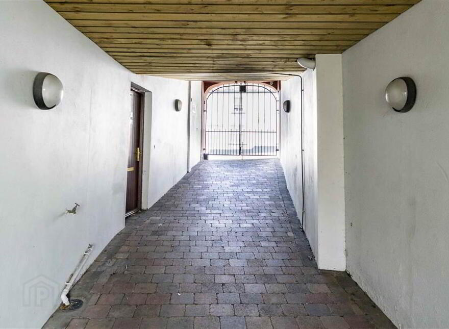 1-3 Ballynahinch Street, Royal Hillsborough, BT26 6AW
