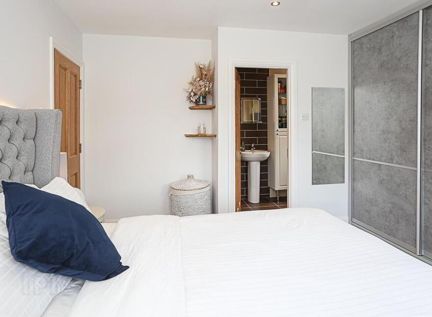 24 Walmer Grove, Bangor, BT19 1GR