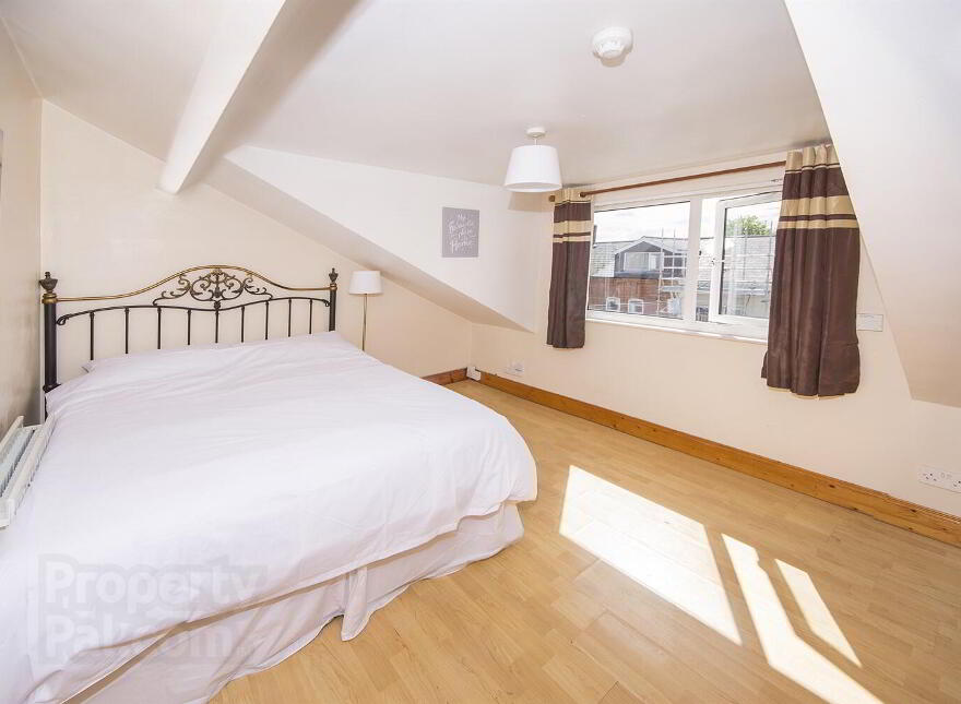 Room 5, 185 Dunluce Avenue, Belfast, BT9 7AX photo