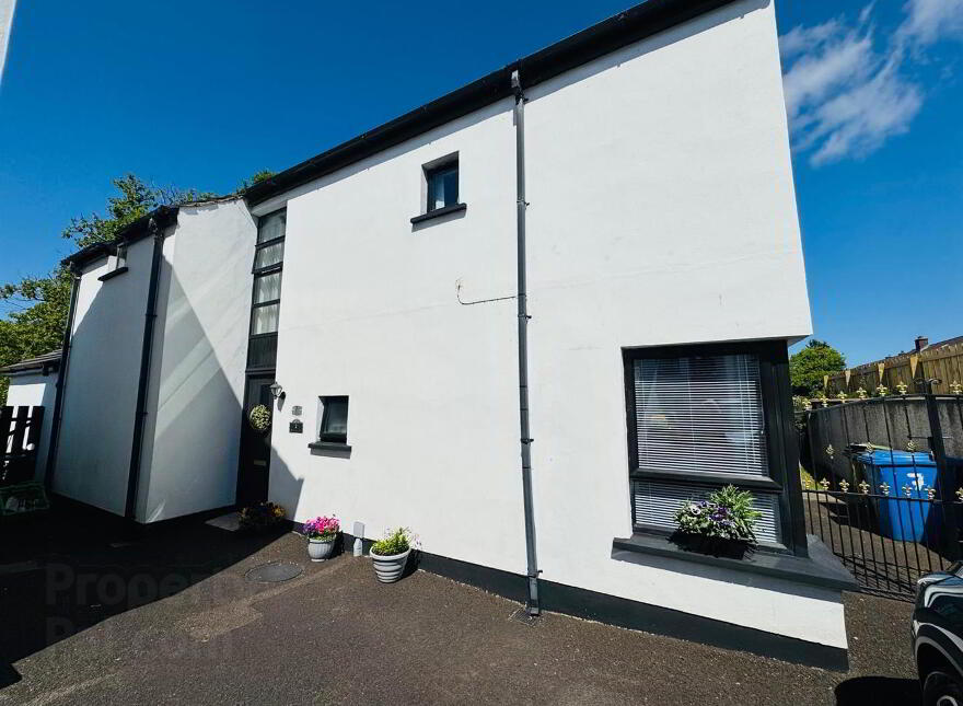 7 Ballyore Grove, Newbuildings, L'Derry, BT47 2TB photo