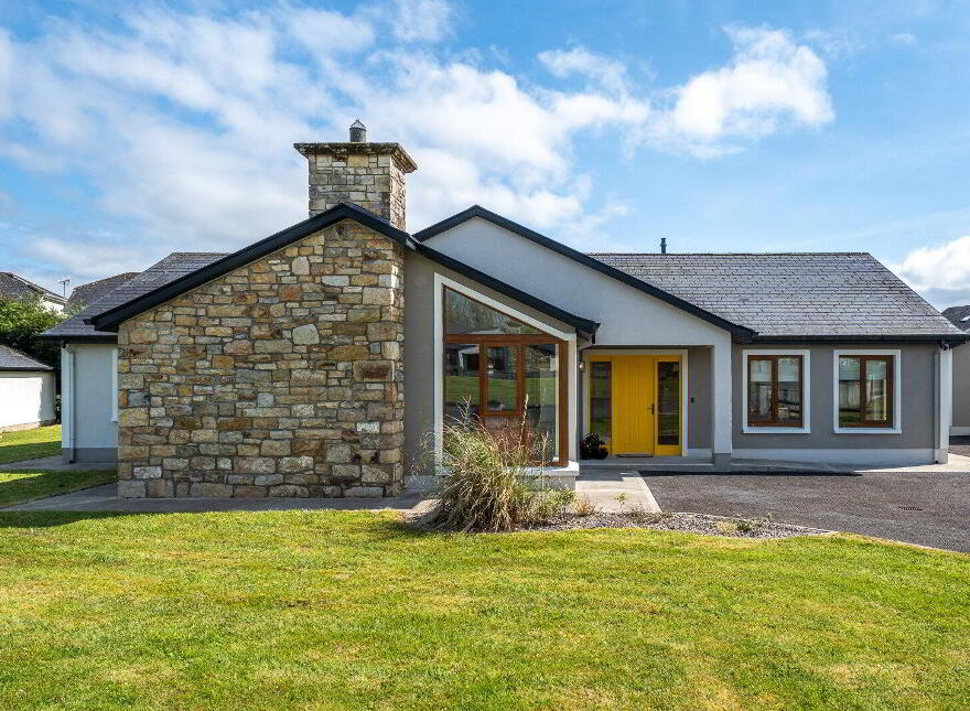23 Mac Oisin Place, Dromod, Carrick On Shannon, N41X5F2 photo
