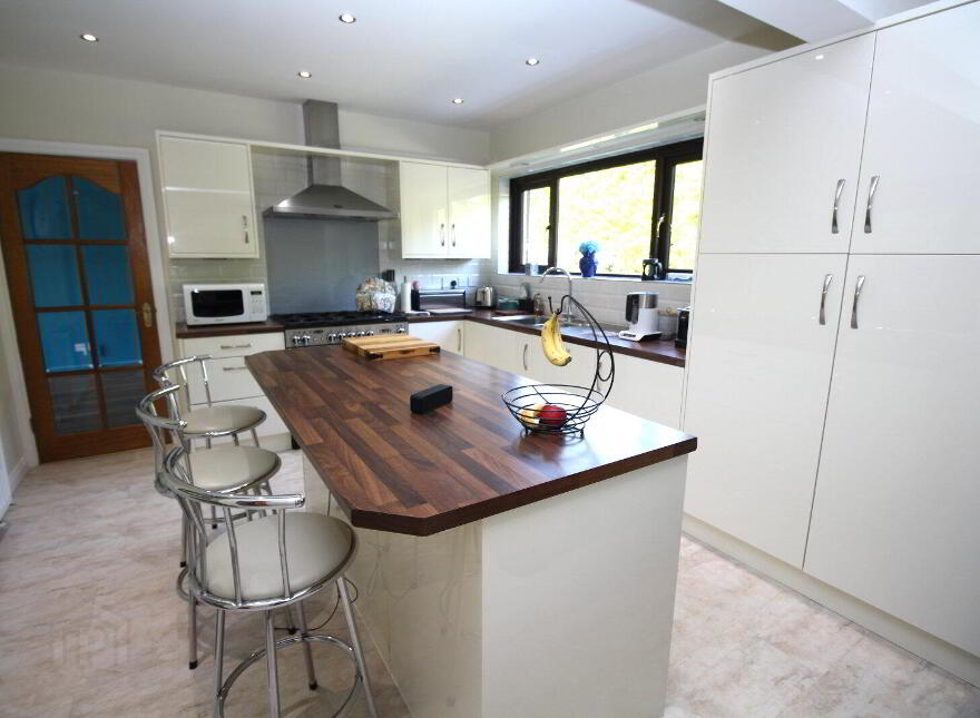 8 Harwood Park, Carrickfergus, BT38 7LZ