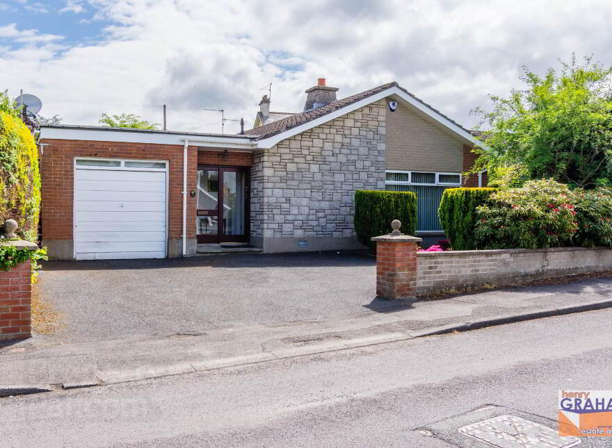 1 Beech Crescent, Lisburn, BT28 2DY photo