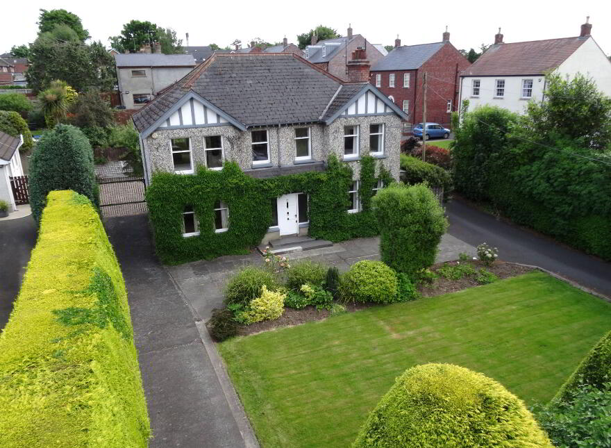 38 Antrim Road, Lisburn, BT28 3DN