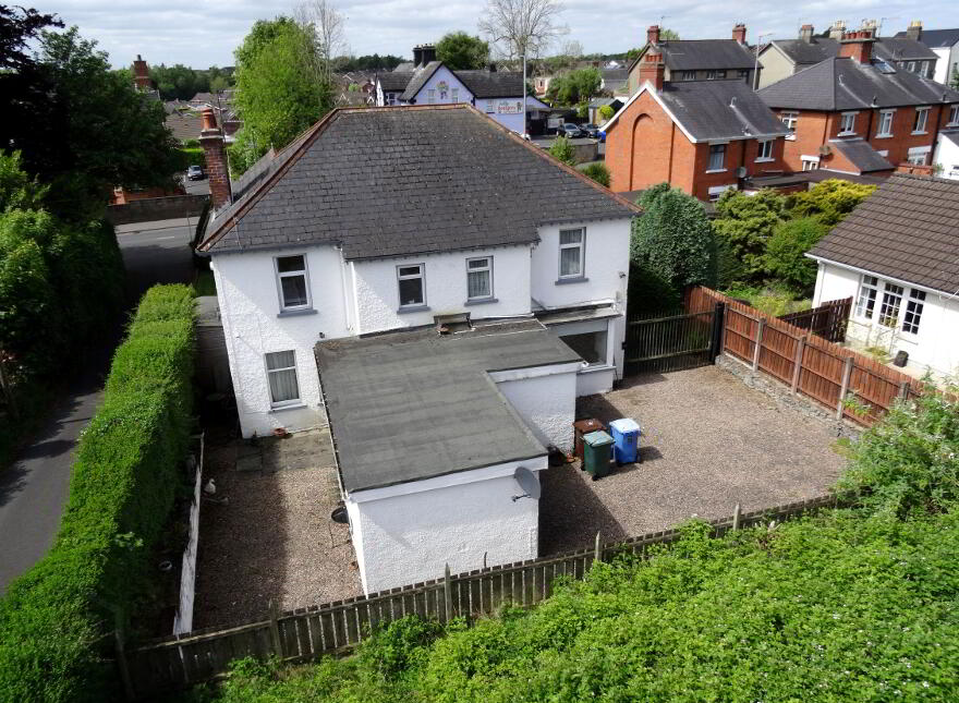 38 Antrim Road, Lisburn, BT28 3DN