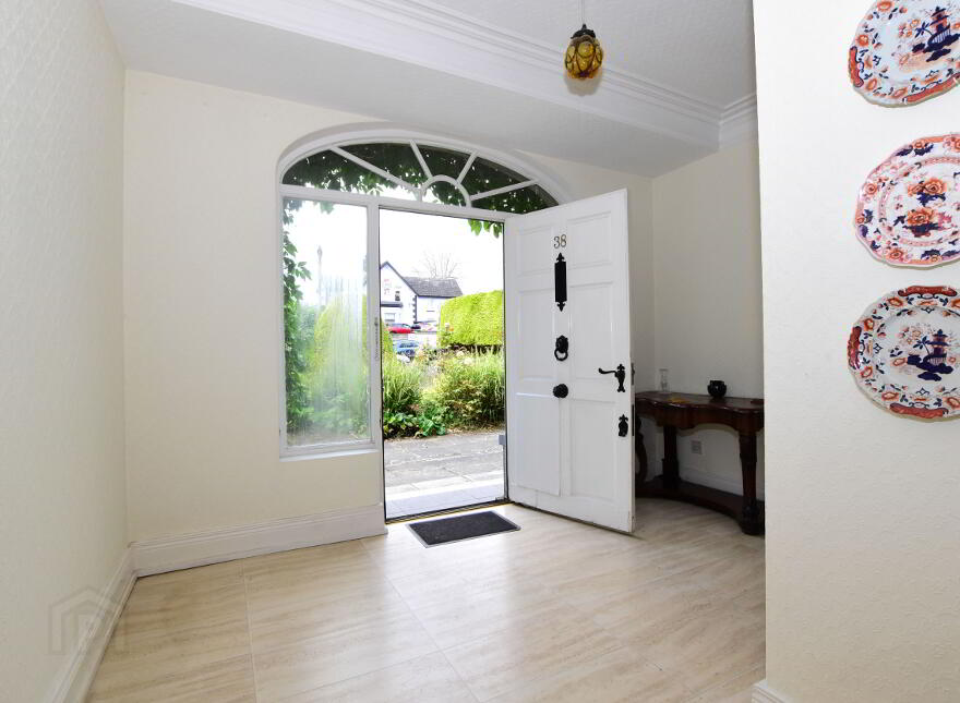 38 Antrim Road, Lisburn, BT28 3DN