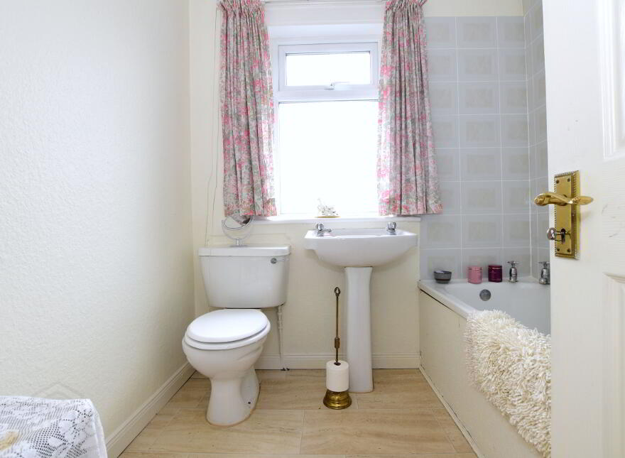 38 Antrim Road, Lisburn, BT28 3DN