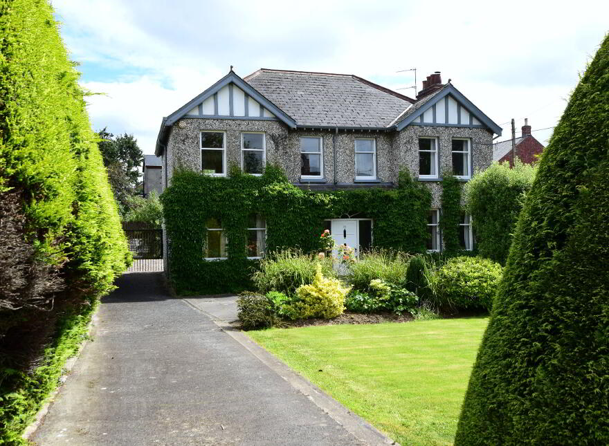 38 Antrim Road, Lisburn, BT28 3DN photo