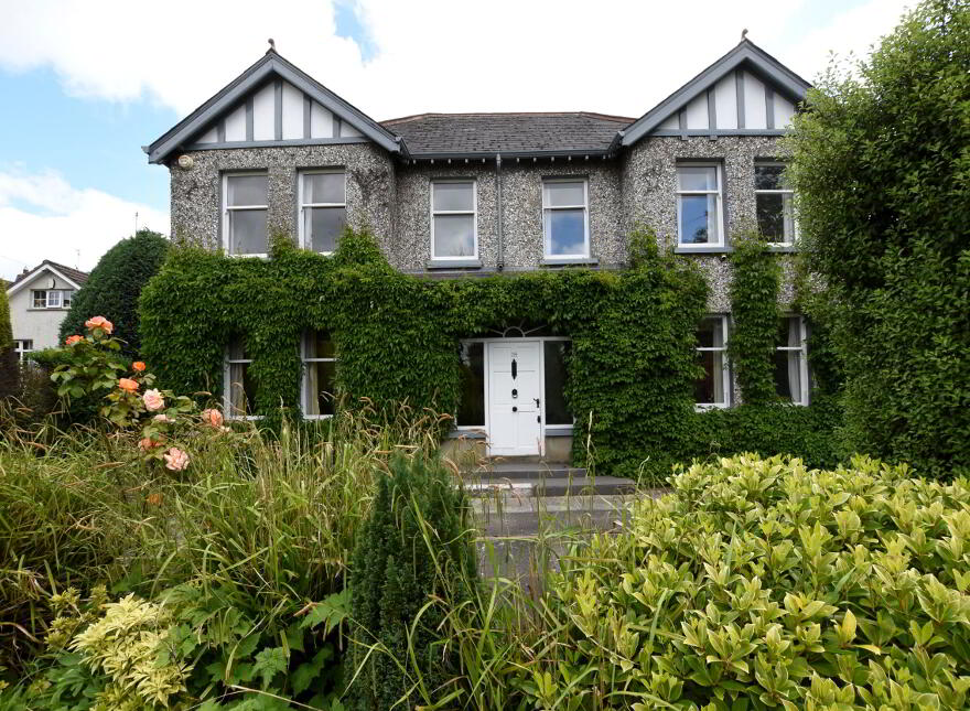 38 Antrim Road, Lisburn, BT28 3DN
