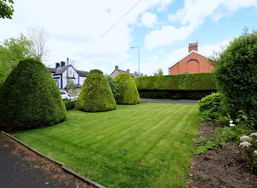 38 Antrim Road, Lisburn, BT28 3DN