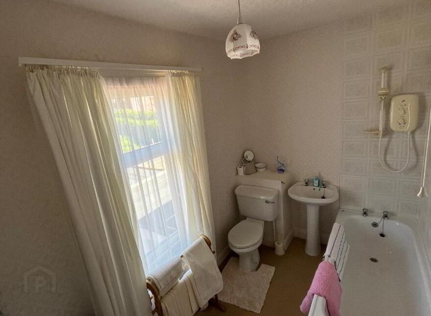 38 Antrim Road, Lisburn, BT28 3DN