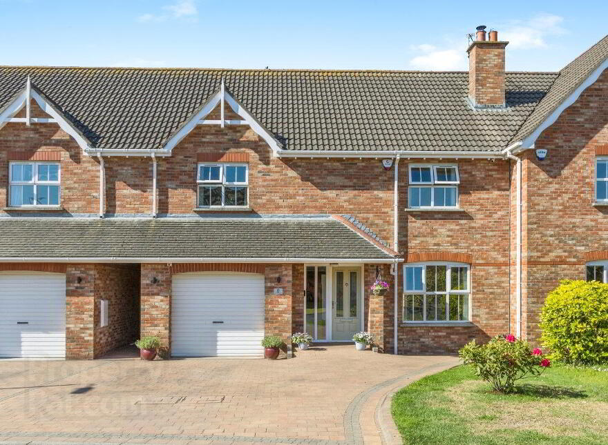 8 Dunkeld Chase, Bangor, BT19 6RL photo