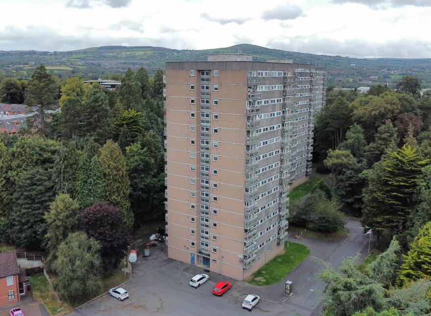 2b Riverdale House, Dunmurry, BT17 9DD photo