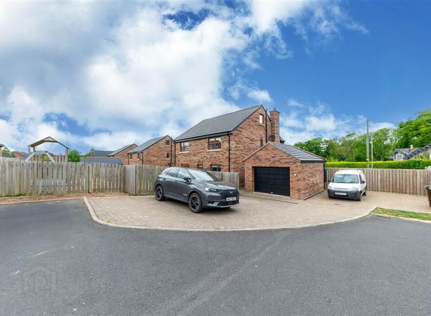 12b Glen Road, Glenavy, BT29 4LT