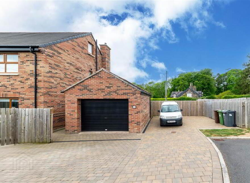 12b Glen Road, Glenavy, BT29 4LT