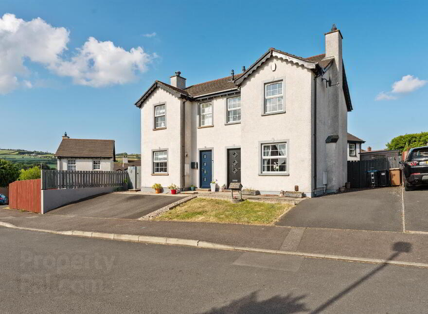 4 Strone Park, Dundonald, Belfast, BT16 1UW photo