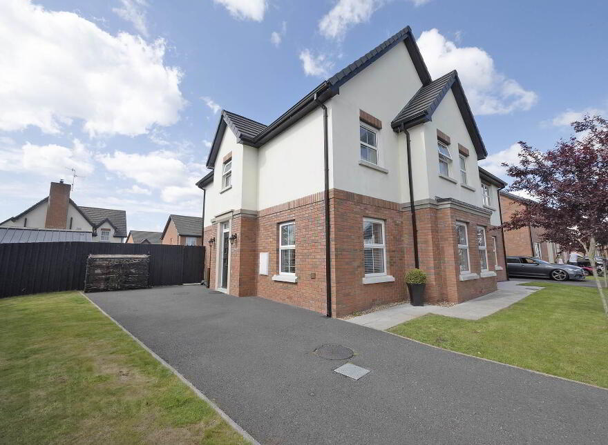 346 Belvedere Manor, Lurgan, BT67 9PA photo