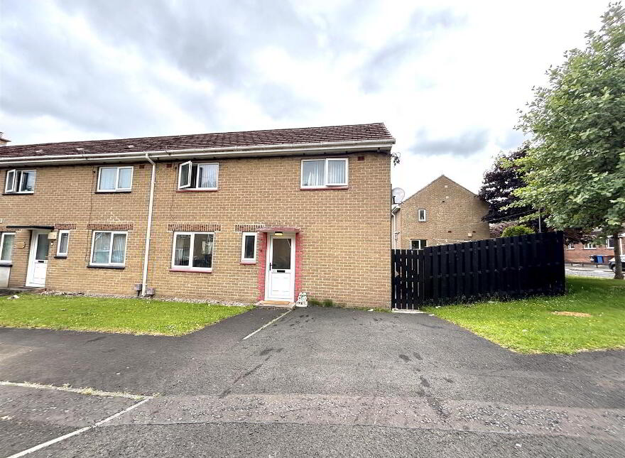 33 Shackleton Crescent, Ballykelly, Limavady, BT49 9PT photo