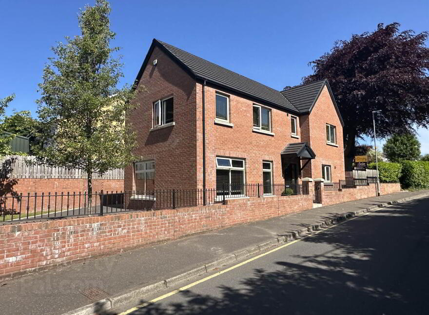 2e The Green, Dunmurry, Belfast, BT17 0EH photo