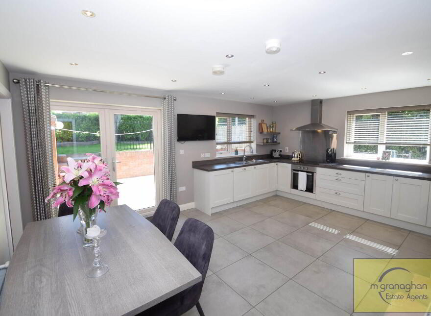 2e The Green, Dunmurry, Belfast, BT17 0EH