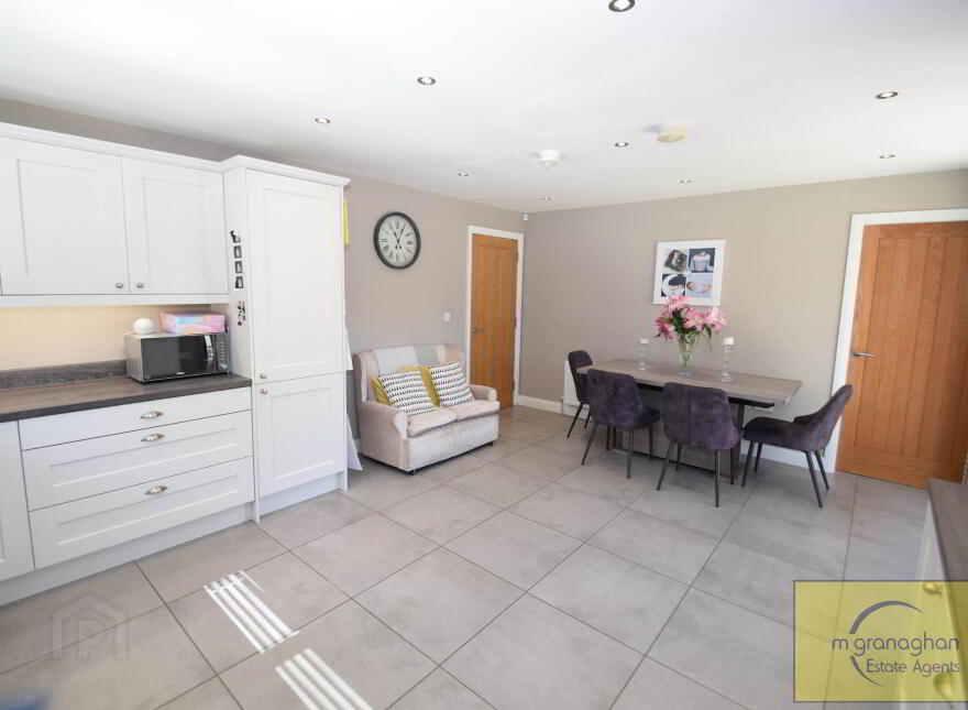 2e The Green, Dunmurry, Belfast, BT17 0EH