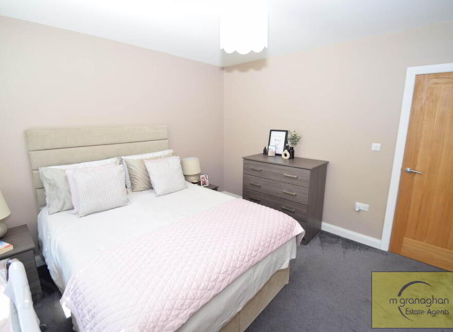 2e The Green, Dunmurry, Belfast, BT17 0EH