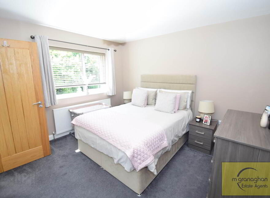 2e The Green, Dunmurry, Belfast, BT17 0EH