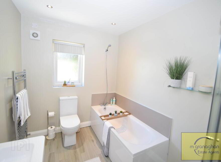 2e The Green, Dunmurry, Belfast, BT17 0EH