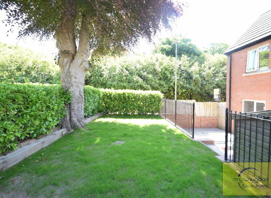 2e The Green, Dunmurry, Belfast, BT17 0EH