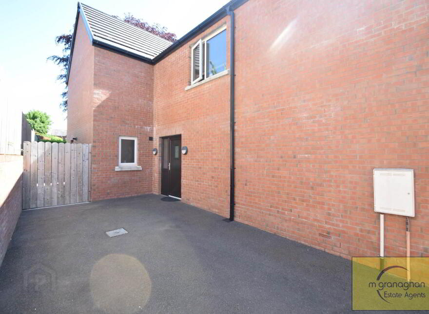 2e The Green, Dunmurry, Belfast, BT17 0EH