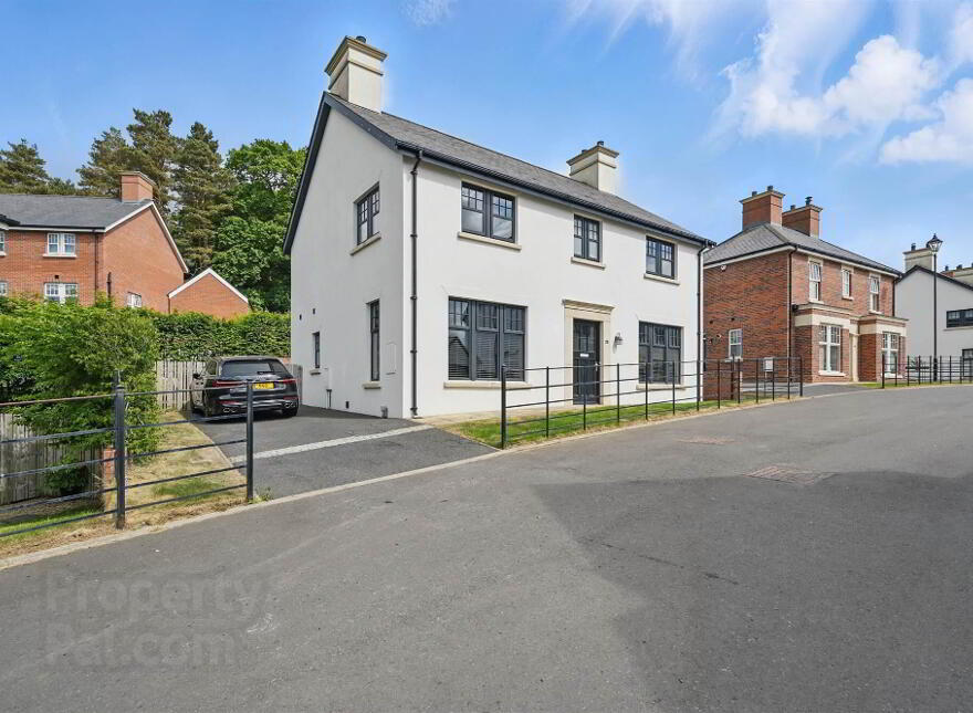 25 Lady Ishbel Avenue, Belvoir Park, Belfast, BT8 8FR photo