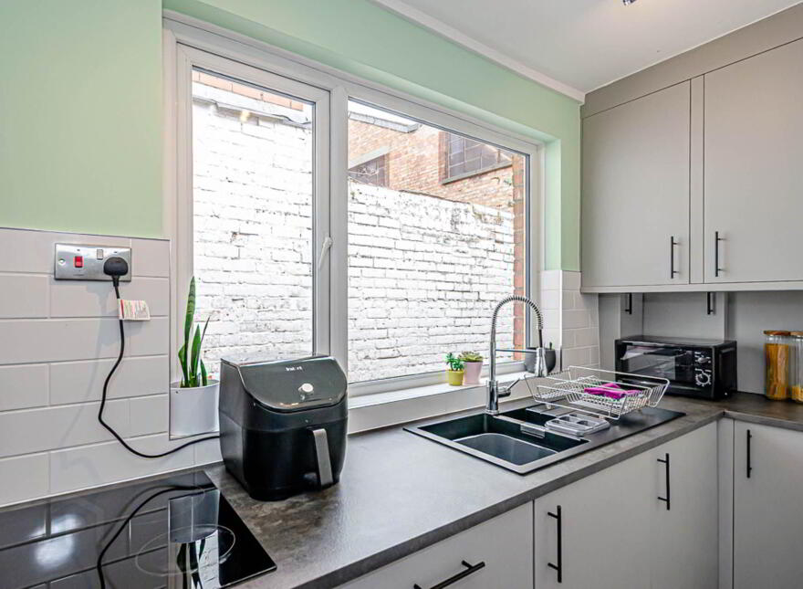 9 Sunwich Street, Ravenhill, Belfast, BT6 8JT