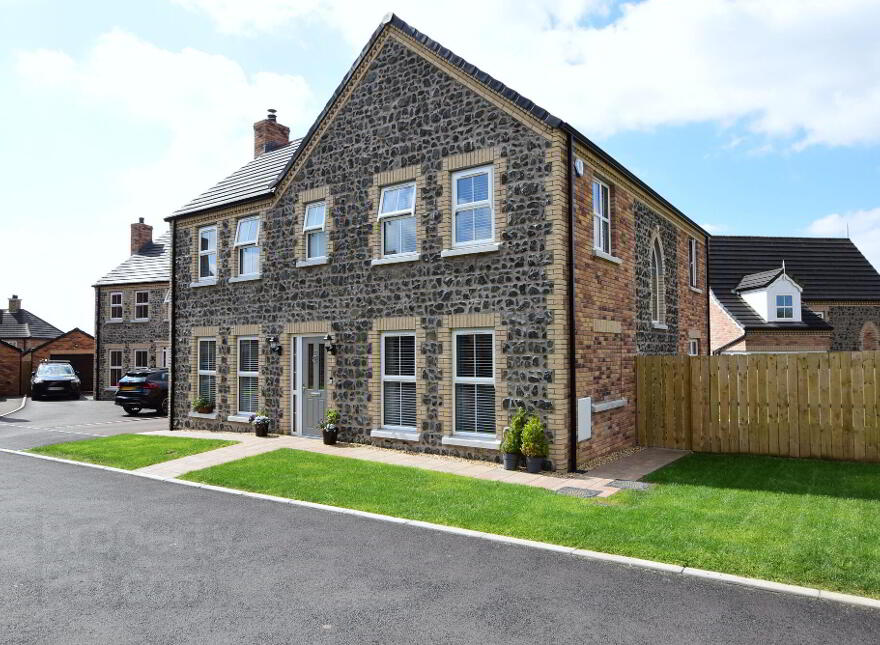 14 Wellington Park View, Maghaberry, BT67 0XS photo