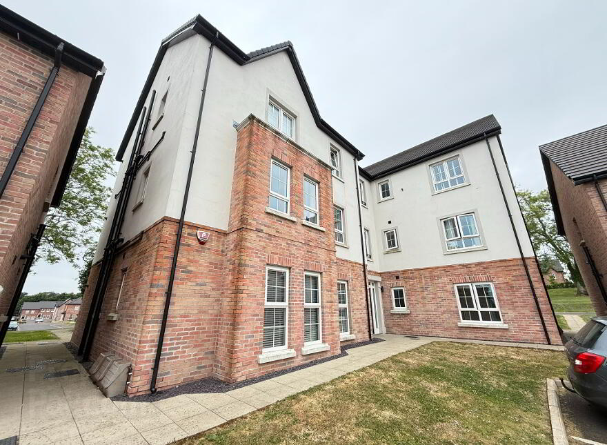 21 Ballyveigh Gardens, Antrim, BT41 2FH photo