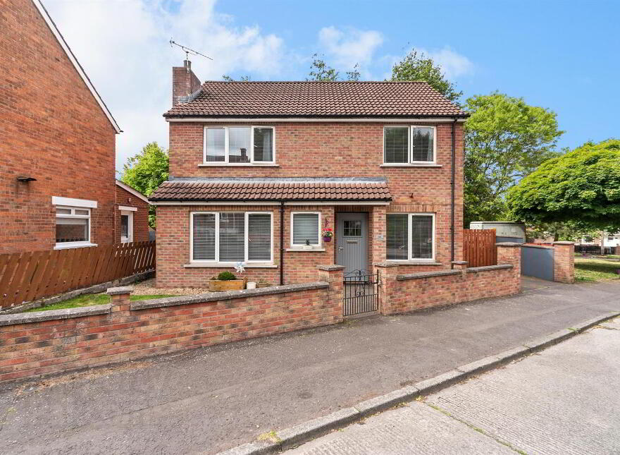 1a Knockmount Gardens, Belfast, BT5 6GP photo
