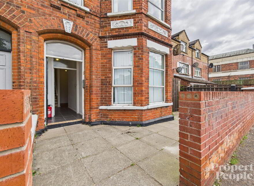 APT 2, 163 Cliftonpark Avenue, Belfast, BT14 6DT photo