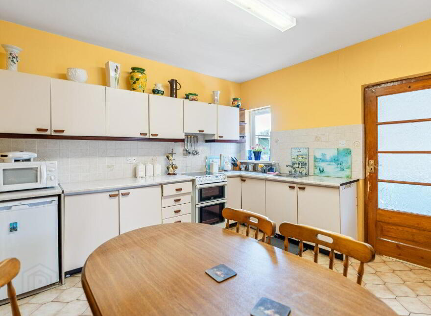4 Love Lane, Charleville