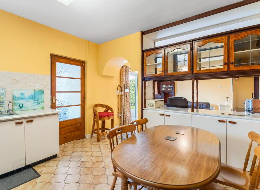 4 Love Lane, Charleville