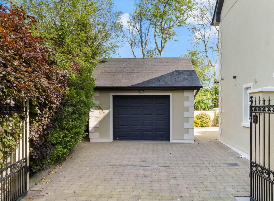 Eskerymorilly, Knock, F12NY79