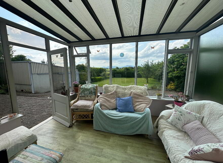 Townspark, Cahir, Co. Tipperary, E21T927