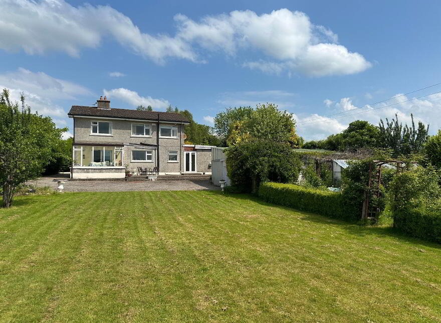 Townspark, Cahir, Co. Tipperary, E21T927